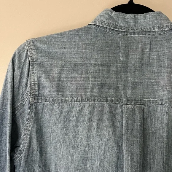 Madewell Chambray Classic Ex-Boyfriend Shirt in Mazzy Wash - Picture 11 of 11
